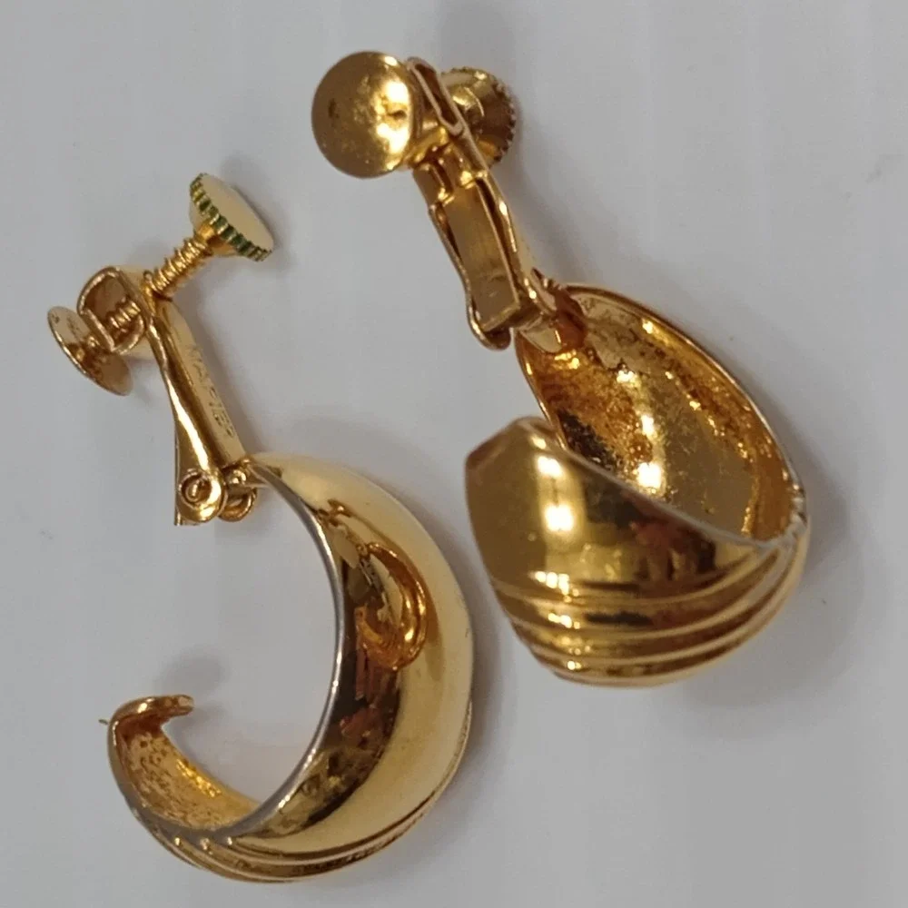Vintage Napier Gold Tone Hoop Earrings‎ Clip On Screw Back Signed Retro
